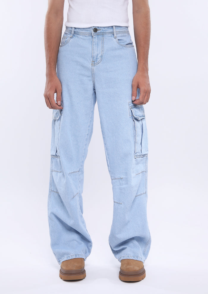 blue cargo denim jeans in loose fit with 8 pockets
loose fit jean for men
cargo pants for men