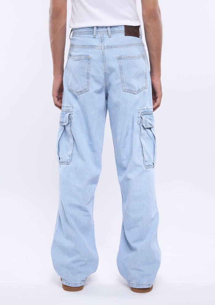 blue cargo denim jeans in loose fit with 8 pockets
loose fit jean for men
cargo pants for men