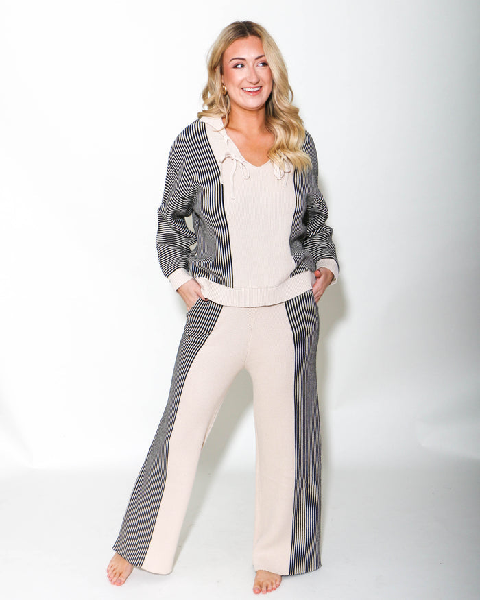 Chic Cream and Black Knit Seto