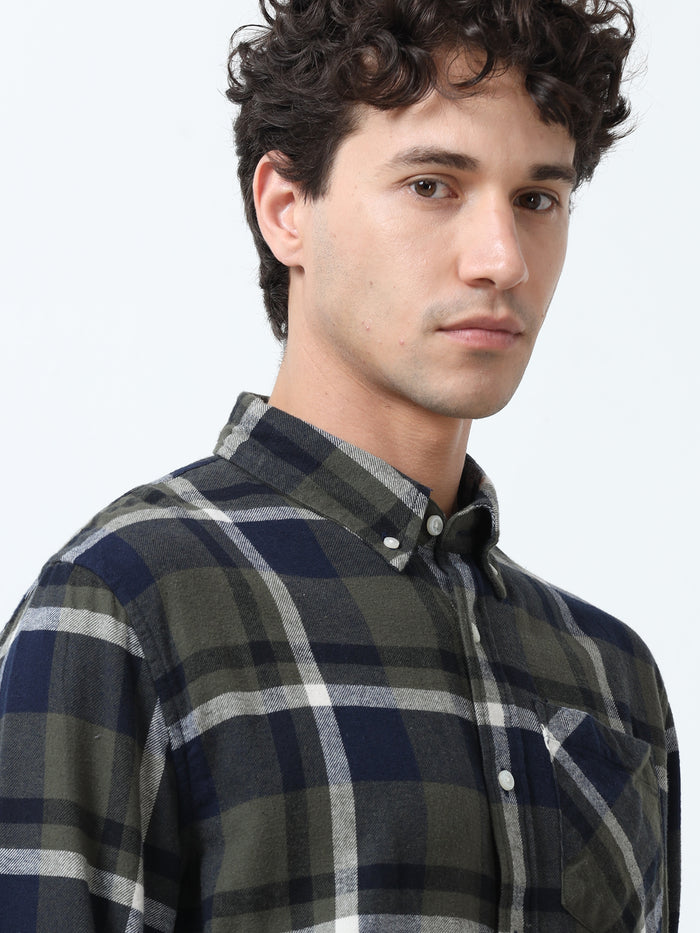 fullsleev checkered shirt in regular fit made from soft brushed fabric
fullsleeve shirts for men
regular fit shirt for men