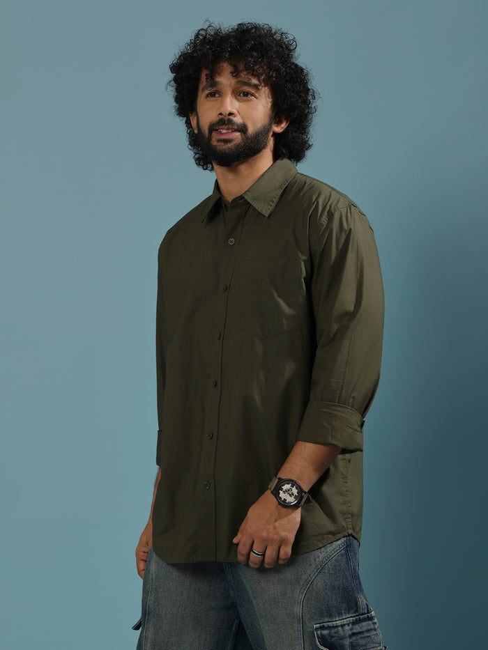 men's green full sleeve solid shirt with premium quality cotton
Men's outfit for every occassion