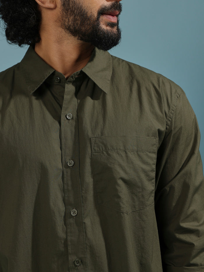 men's green full sleeve solid shirt with premium quality cotton
Men's outfit for every occassion