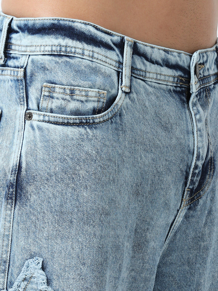 Loose fit washed  jeans with star patch offering a unique look
Loose fit jeans for men
stylish jean for men