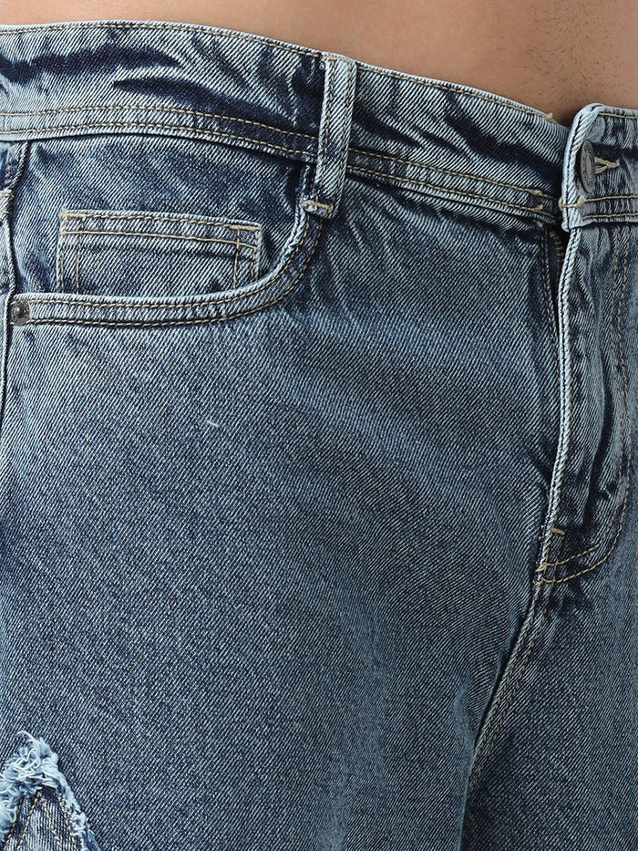 Loose fit washed  jeans with star patch offering a unique look
Loose fit jeans for men
stylish jean for men