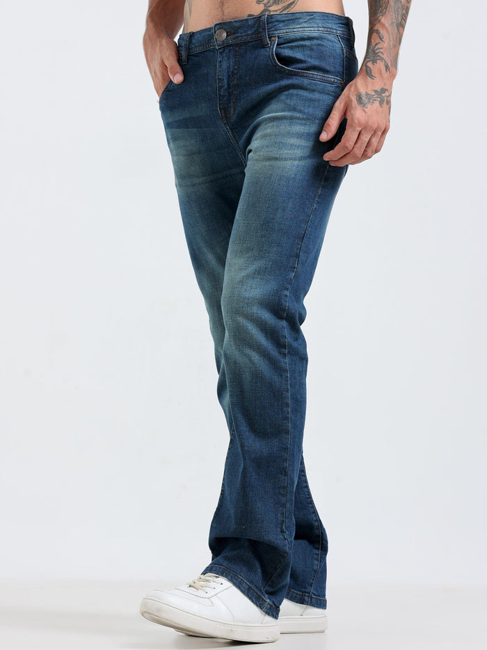 classic clean jeans with light fade and a boot cut fit
bootcut fit jeans for men
light fade jean for men