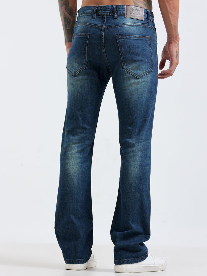classic clean jeans with light fade and a boot cut fit
bootcut fit jeans for men
light fade jean for men