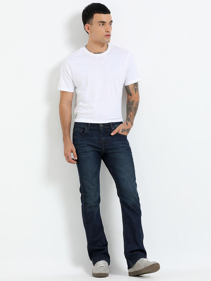 classic clean jeans with light fade and a boot cut fit
bootcut fit jeans for men
light fade jean for men