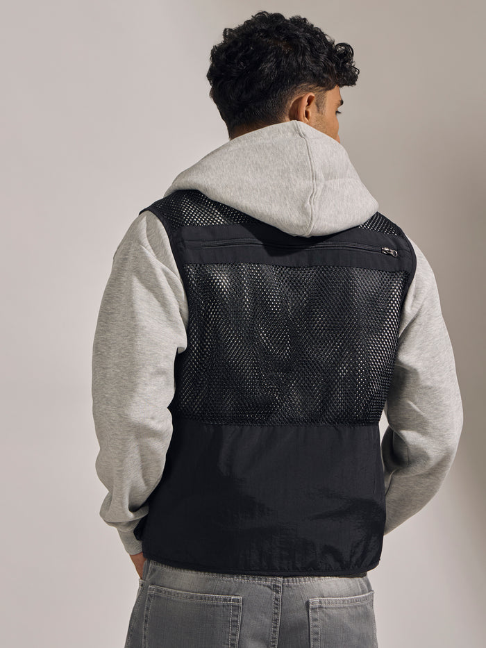 men's black zippered cargo vest with utility pockets and zip closure
trendy outfits for men